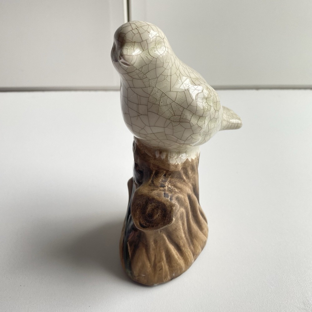Vintage Bird On A Tree Stump Log Figurine 7.5 Crackled Porcelain White‎ Flaw
